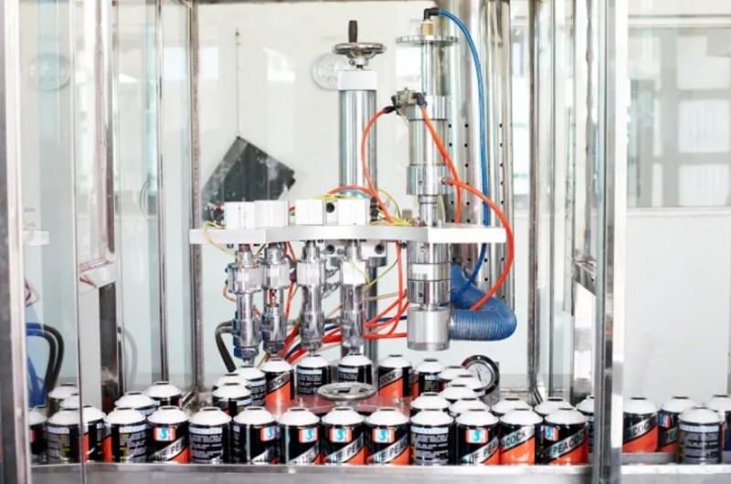 Wilson is nauw betrokken bij de schoonheidsaerosolindustrie