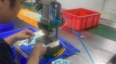 De productie van zonnebrandcrème vordert gestaag, en er wordt nauwgezet werk verricht om ervoor te zorgen dat de effectiviteit van het product op het laagste niveau blijft.